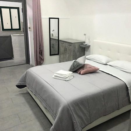 Il Basso Della Nonna 那不勒斯 外观 照片